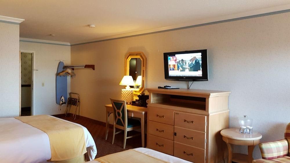 Red Roof Inn & Suites Newport - Middletown, Ri Zewnętrze zdjęcie