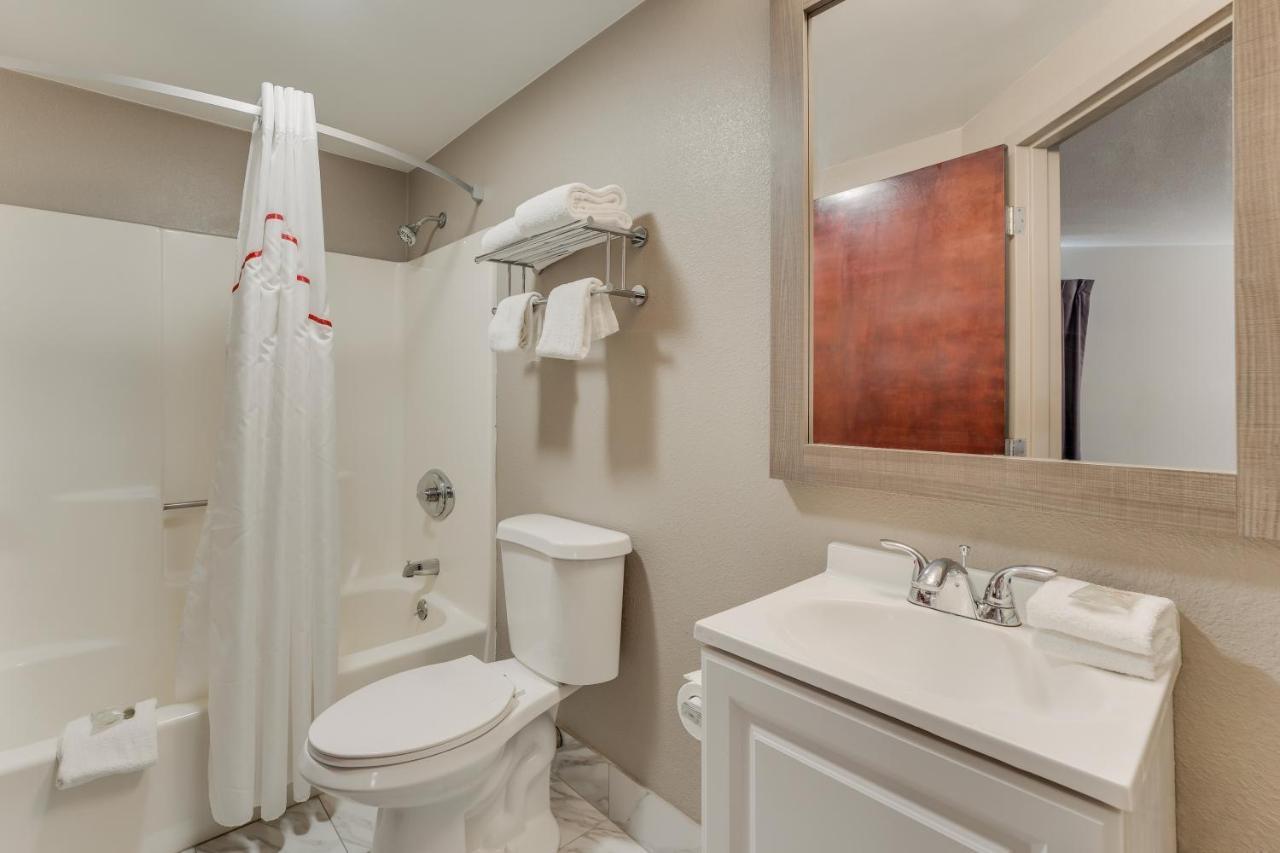 Red Roof Inn & Suites Newport - Middletown, Ri Zewnętrze zdjęcie