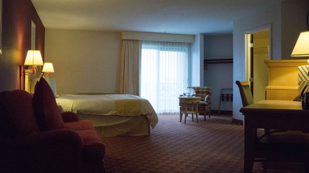 Red Roof Inn & Suites Newport - Middletown, Ri Zewnętrze zdjęcie