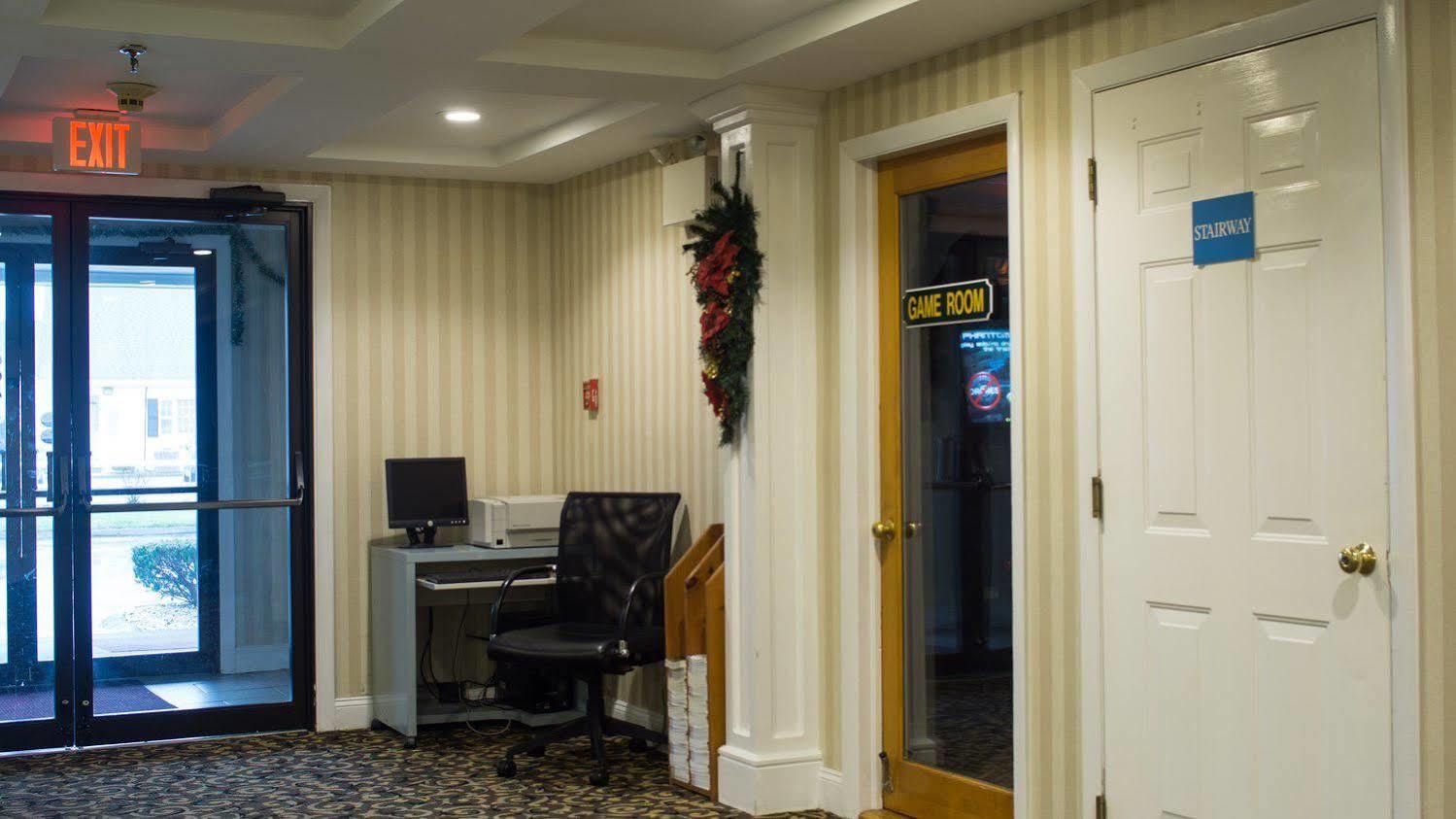 Red Roof Inn & Suites Newport - Middletown, Ri Zewnętrze zdjęcie